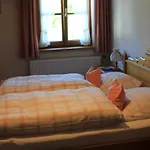 Gaestehaus Hubertushof 3* באד פלינבאך